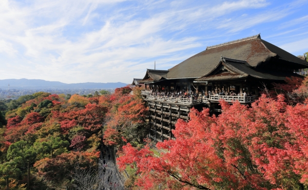 Kiyomizu-dera, Kyoto. Martin Falbisoner via Wikimedia Commons, CC BY-SA 4.0.