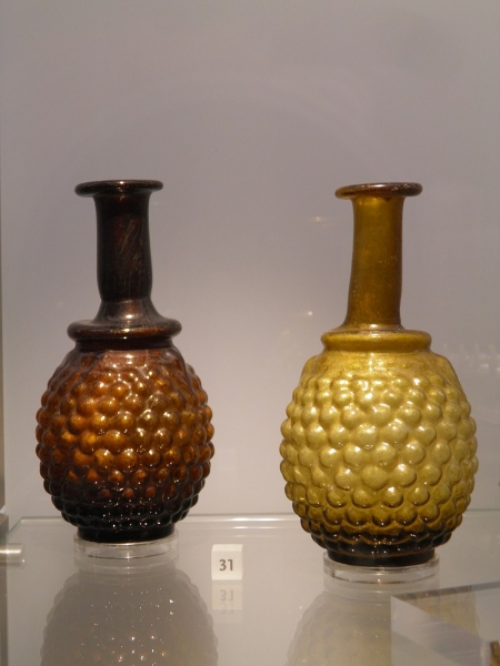 Romeins glas geblazen in een mal, Landesmuseum Württemberg, wikimedia commons