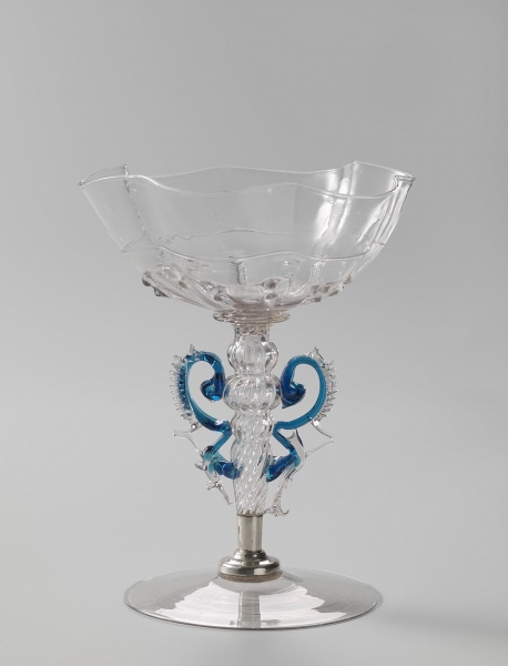 Vleugelglas met zeslobbige kelk, BK-KOG-1637. Rijksmuseum via Wikimedia Commons, CC0 1.0