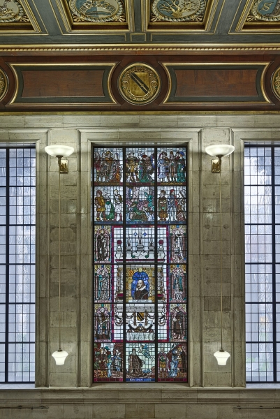 Rechthoekig glas, Manchester Central Library. Michael D Beckwith via Wikimedia Commons, CC BY 3.0