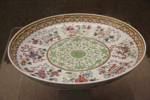 Qing Porcelain Plate, Xinxiang City Museum. Gary Todd via Wikimedia Commons, CC0 1.0