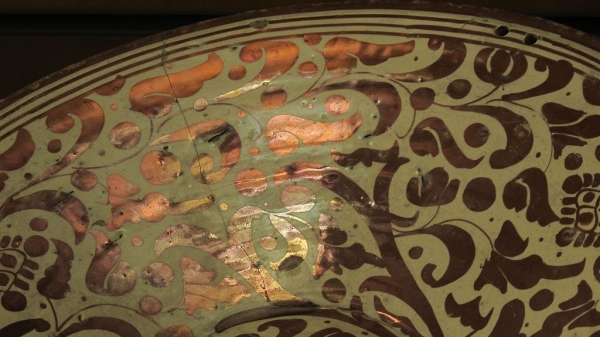Hispano-Moresque lusterware, Musée des Beaux Arts. Ismoon via Wikimedia Commons, CC BY-SA 1.0