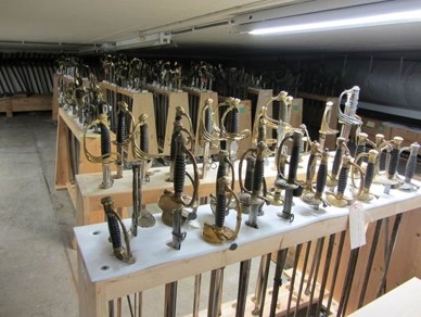 De reserve van blanke wapens van het War Heritage Institute tijdens RE-ORG. Foto: Elke Otten/WHI