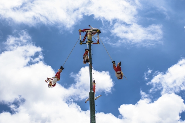 Voladores. Foto: Isaac Lopez Mesa, via Flickr, CC BY-NC-ND 2.0