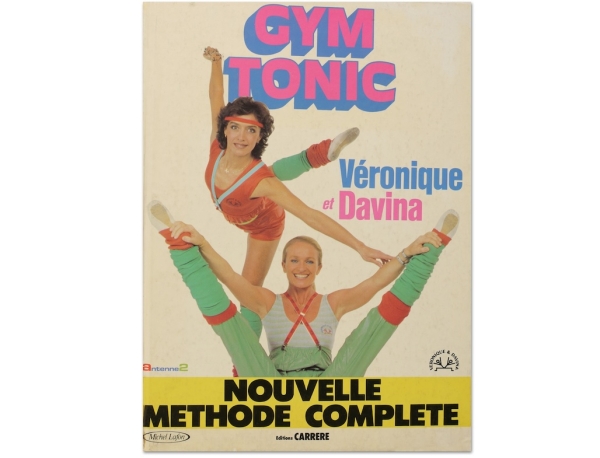 Boek ‘Gym Tonic’. Gym Tonic was een Franse televisieshow met aerobics om thuis mee te doen. Aerobics en jogging doken vanaf de jaren 1970 op vanuit de Verenigde Staten. Collectie Huis van Alijn, jaren 1980.