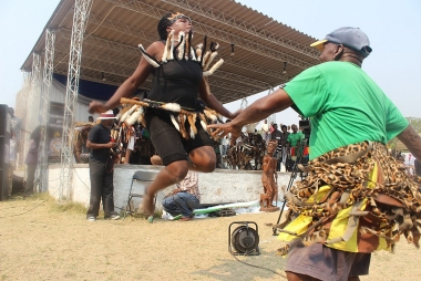 Traditionele dans Mbende of Jerusarema in Murehwa, Zimbabwe. Fidelis Manyange aka manfidza via Wikimedia Commons, CC BY-SA 4.0