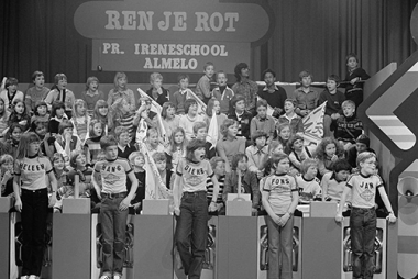 TROS, kandidaten van de Prinses Ireneschool in Almere aan Ren je rot in 1980. Beeld en Geluidwiki via Wikimedia Commons, CC BY-SA 3.0 NL