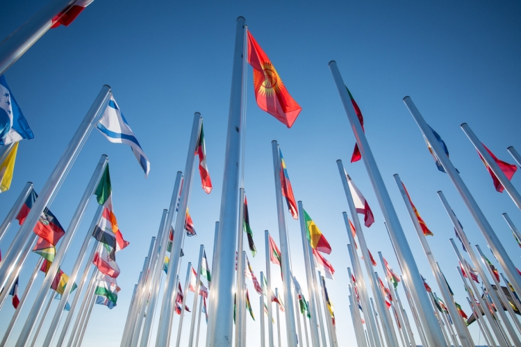 Vlaggen van deelnemende landen aan de COP25-conferentie. UNclimatechange via Flickr, CC BY 2.0
