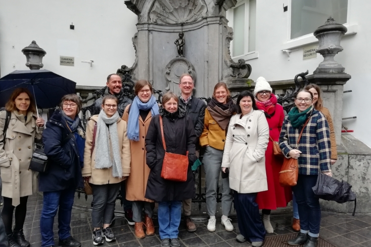 Groep mensen bij Manneke Pis, Brussel