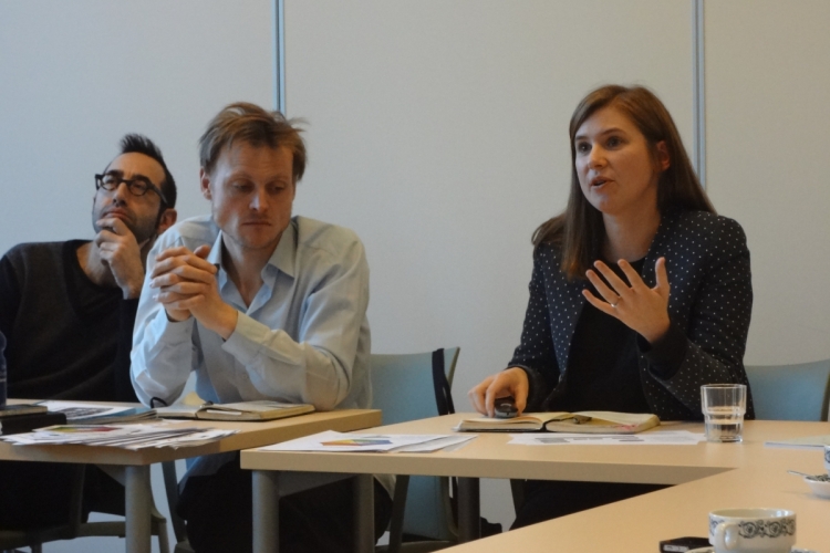 Nuala Morse in actie tijdens een rondetafel over evidence based werken op 6 december 2016 in Gent © FARO
