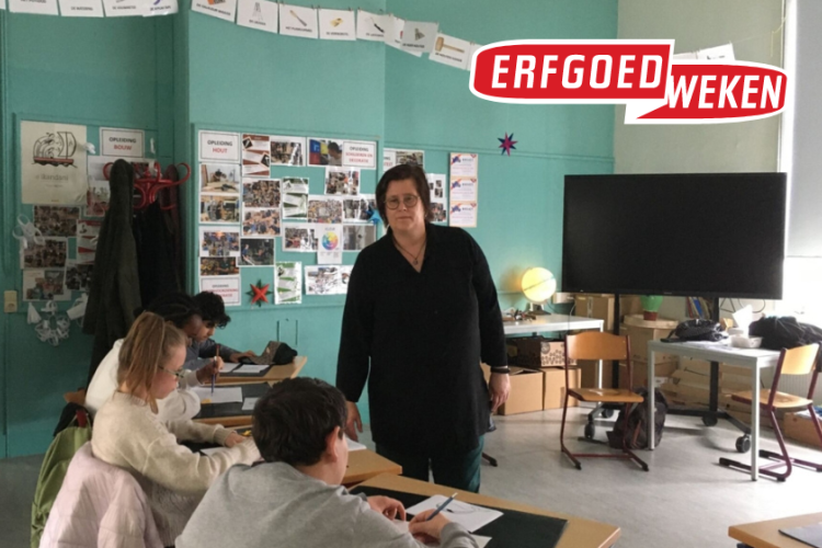 Erfgoedklasbak Katrijn D'Hamers in De Leerexpert Schoolstraat (Antwerpen) tijdens Erfgoedweken 2024 © FARO