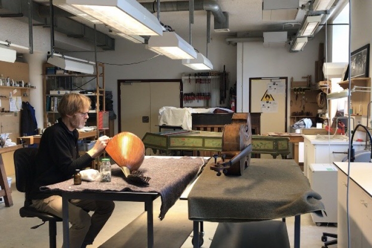 Agnes Gray galerij defect Instrumentenconservatie in het MIM | FARO. Vlaams steunpunt voor cultureel  erfgoed vzw