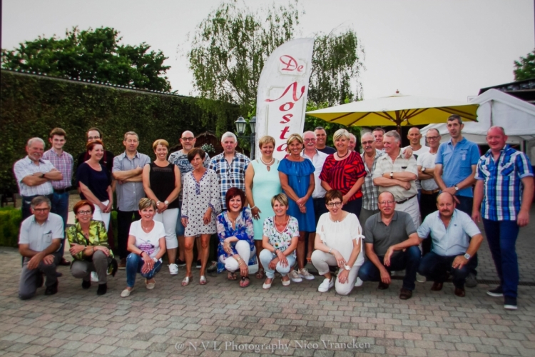 Vrijwilligers van de Erfgoeddagactiviteit in het landbouwmuseum ‘De Nostalgie’ in Uikhoven