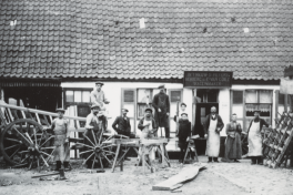 Wagenmakerij van Emile Van Coile in Dudzele/Sint-Pieters-Brugge, 1914. Stadsarchief Brugge.