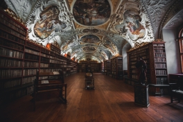 Foto: Bibliotheek Strahov-klooster, Praag. Hieu Vu Minh via Unsplash